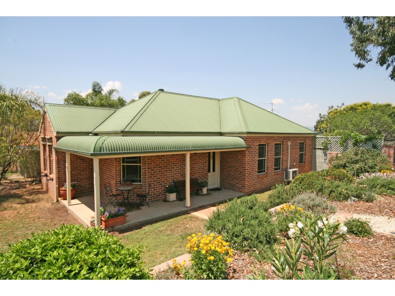 46 Windhover Cres, Tamworth NSW 2340