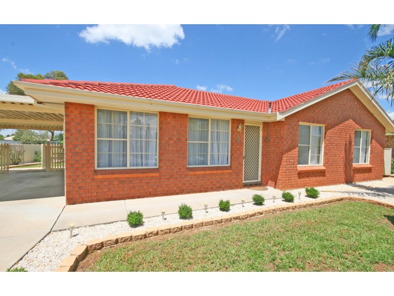 5 Caley Close, Tamworth NSW 2340