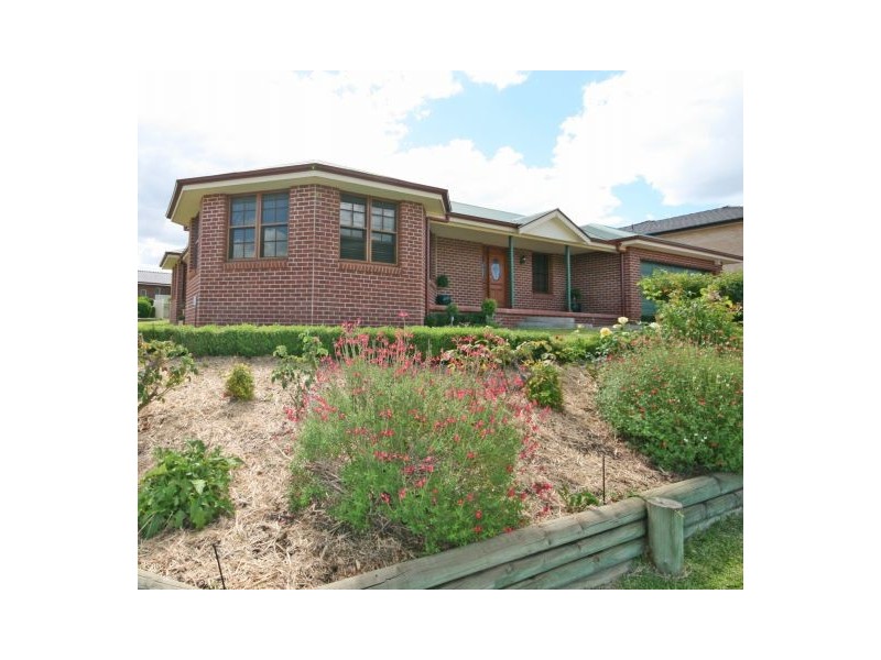 1 Bandalong Street, Tamworth NSW 2340