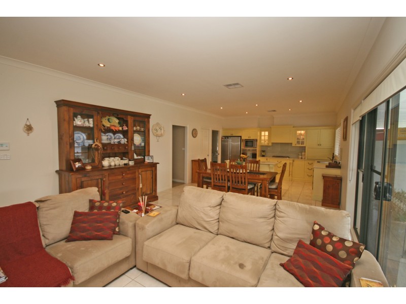 6 Benarkin Drive, Tamworth NSW 2340