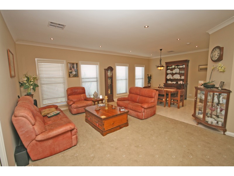 6 Benarkin Drive, Tamworth NSW 2340