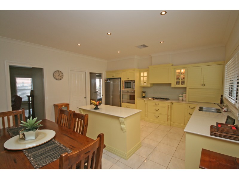 6 Benarkin Drive, Tamworth NSW 2340