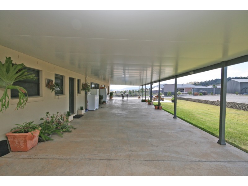 6 Benarkin Drive, Tamworth NSW 2340
