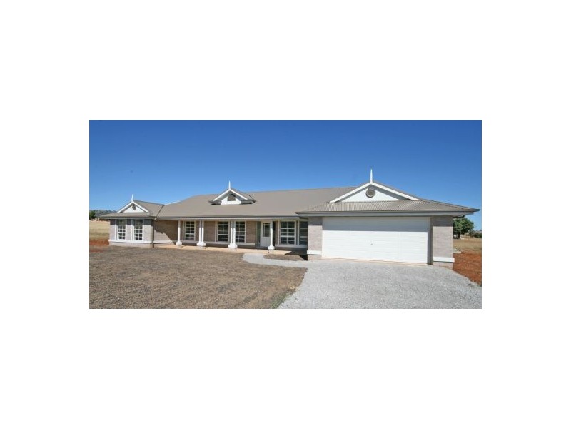 8 Kingfisher Drive, Tamworth NSW 2340