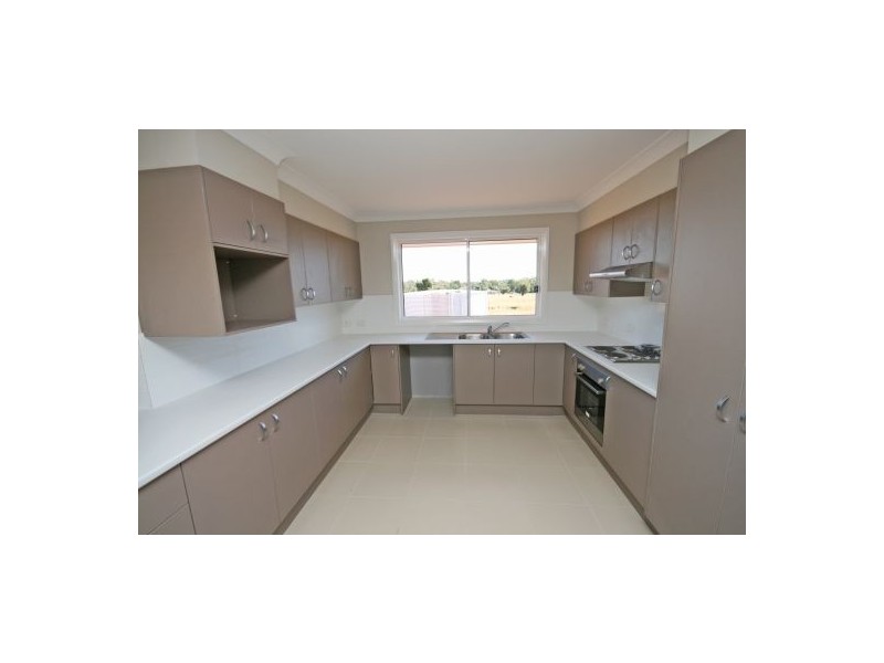 8 Kingfisher Drive, Tamworth NSW 2340