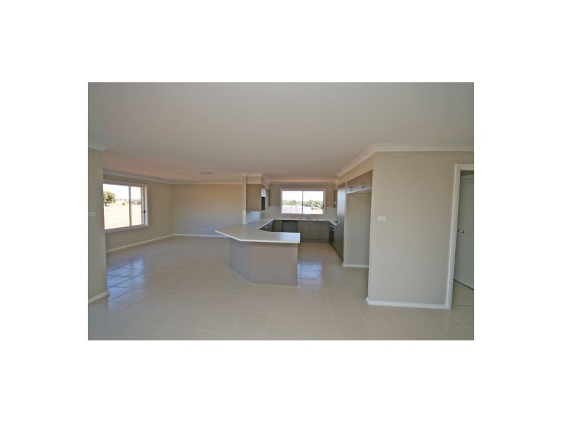 8 Kingfisher Drive, Tamworth NSW 2340