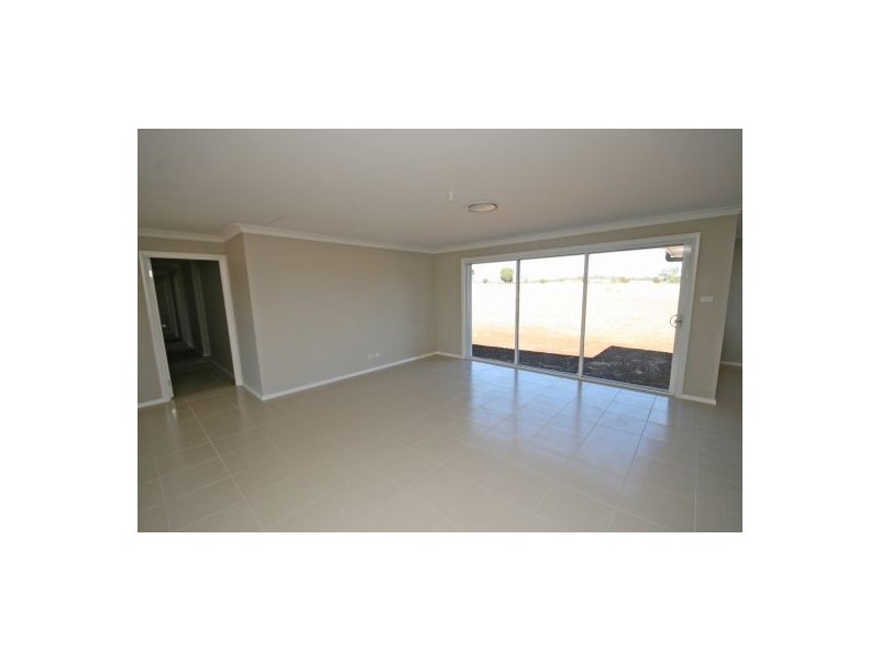 8 Kingfisher Drive, Tamworth NSW 2340