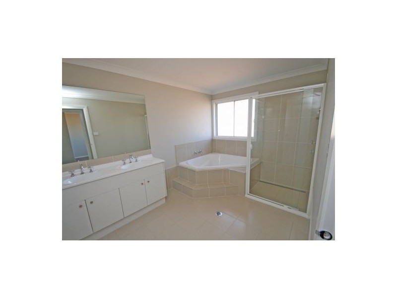 8 Kingfisher Drive, Tamworth NSW 2340