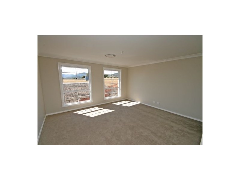 8 Kingfisher Drive, Tamworth NSW 2340