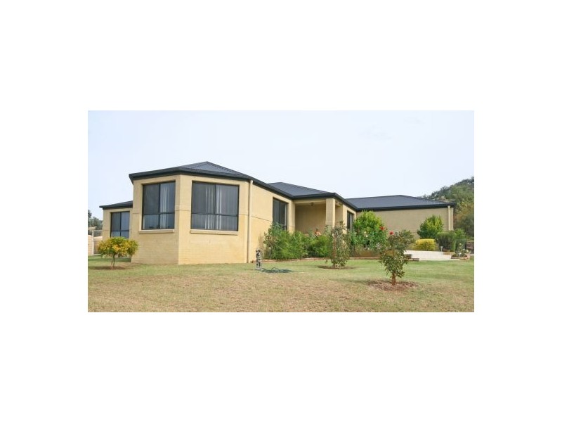 31 Leehy Court, Tamworth NSW 2340