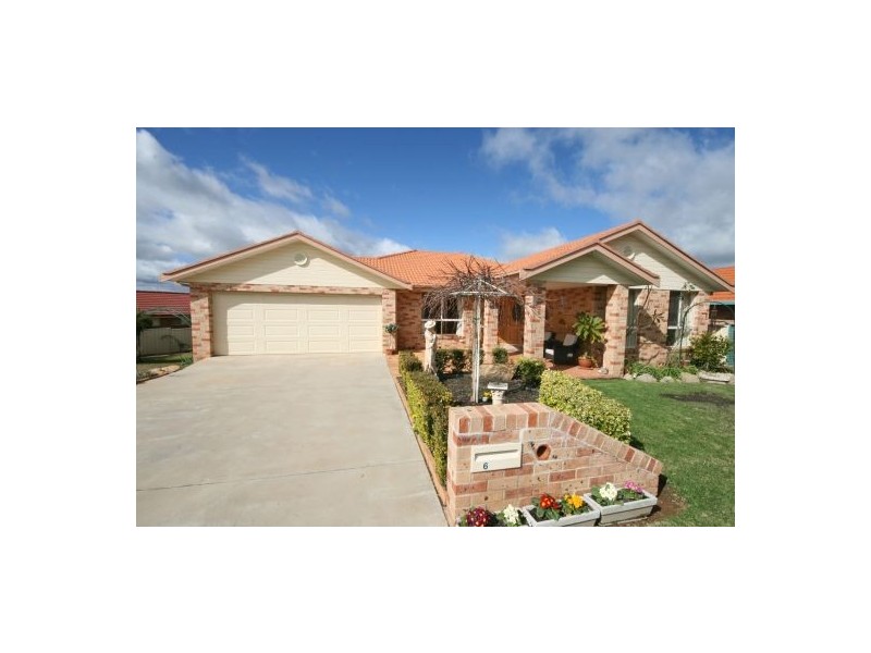 6 Stratford Place, Tamworth NSW 2340