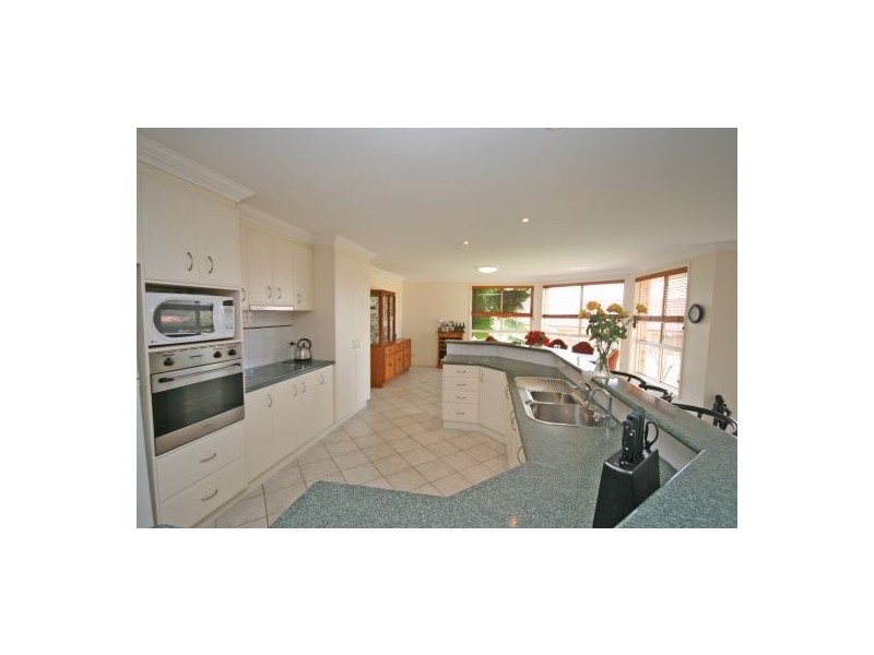 6 Stratford Place, Tamworth NSW 2340