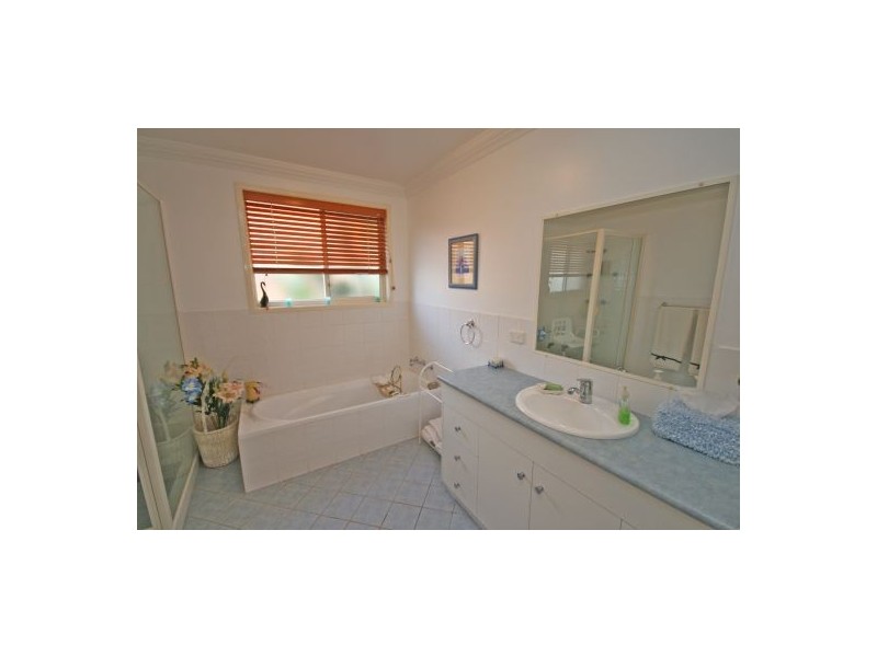 6 Stratford Place, Tamworth NSW 2340