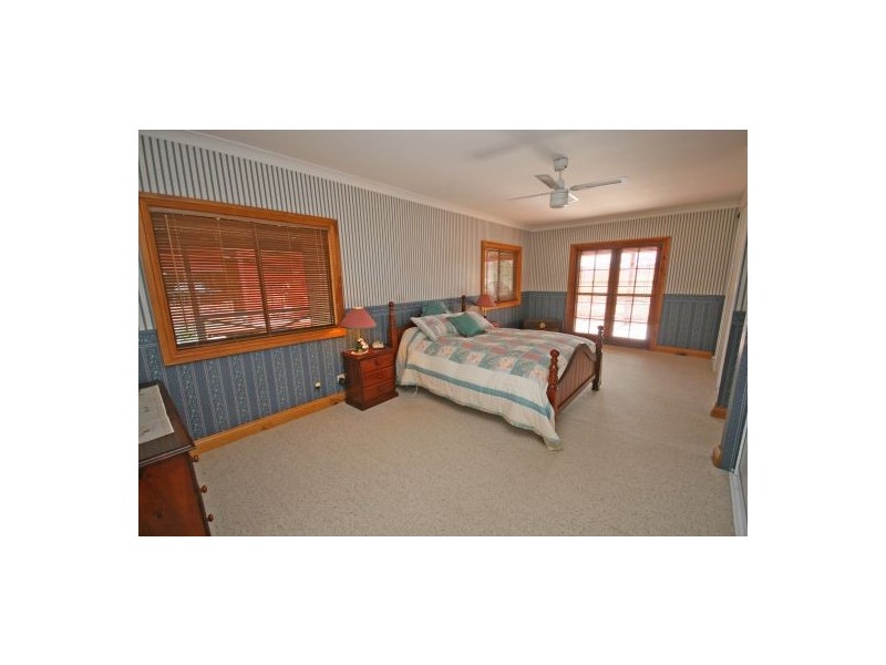 Back o’ the Moon, Tamworth NSW 2340