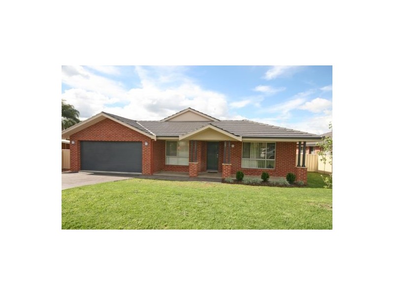 6 Baker Close, Tamworth NSW 2340