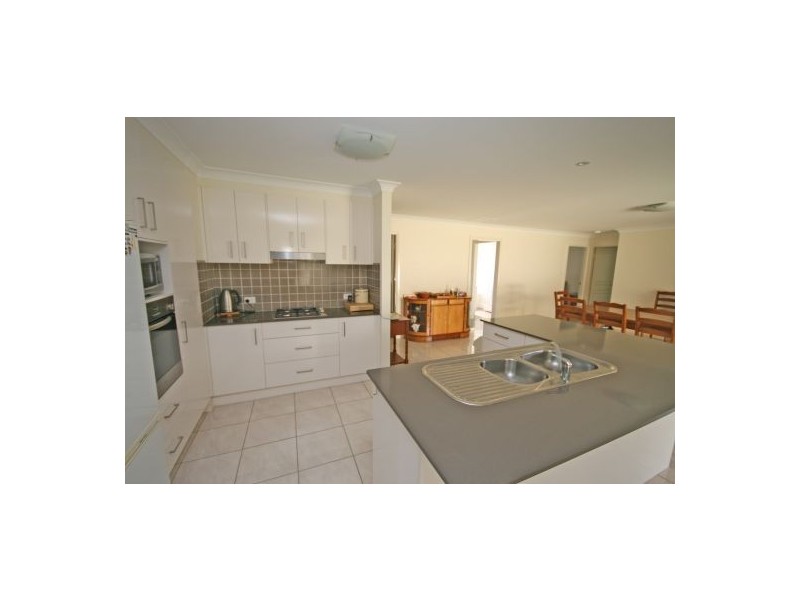 6 Baker Close, Tamworth NSW 2340