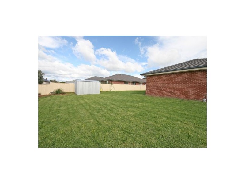 6 Baker Close, Tamworth NSW 2340