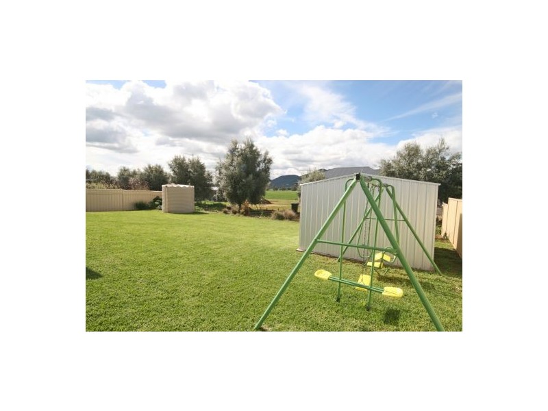 6 Baker Close, Tamworth NSW 2340