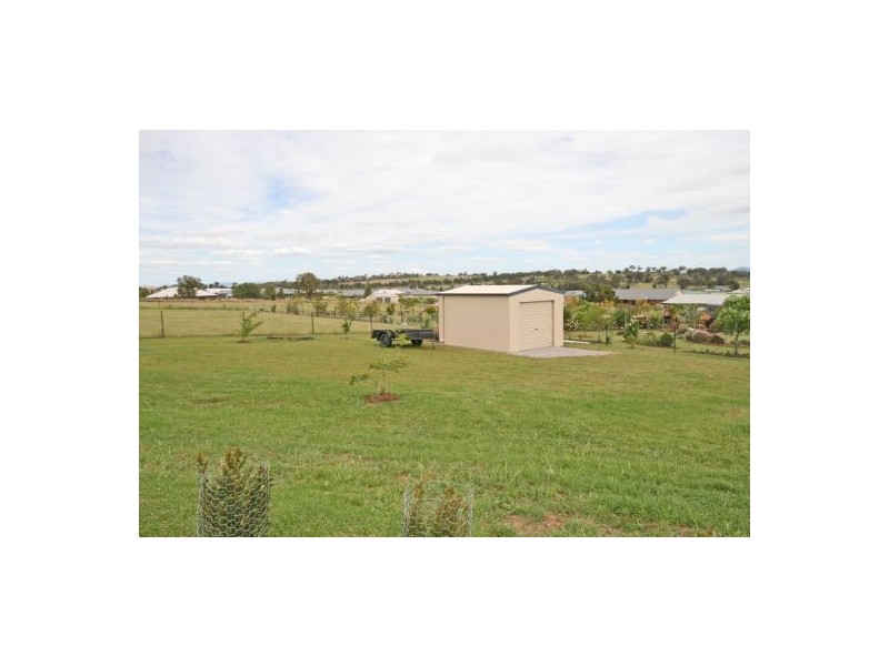 11 Daintree Circuit, Tamworth NSW 2340