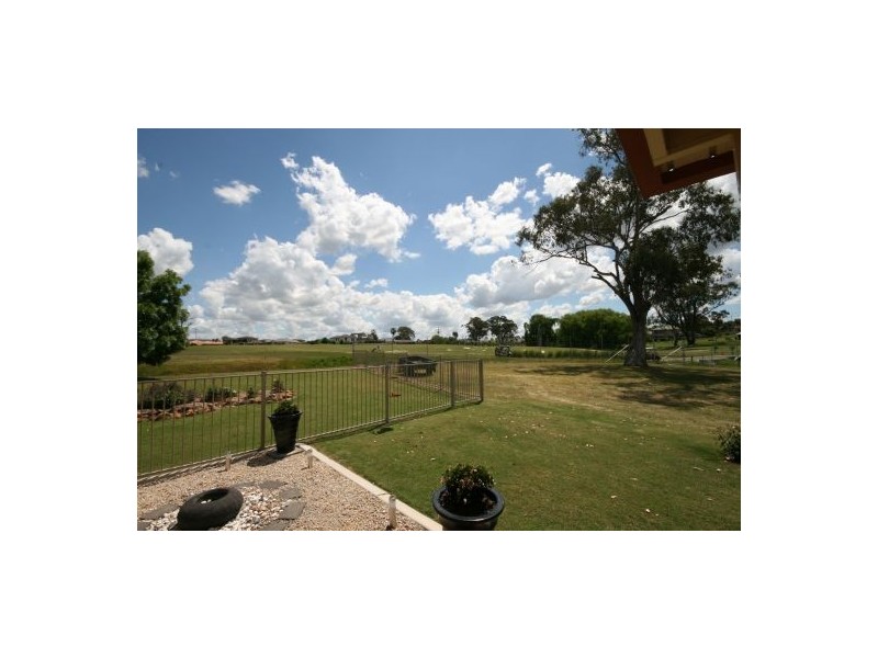73 Greg Norman Drive, Tamworth NSW 2340