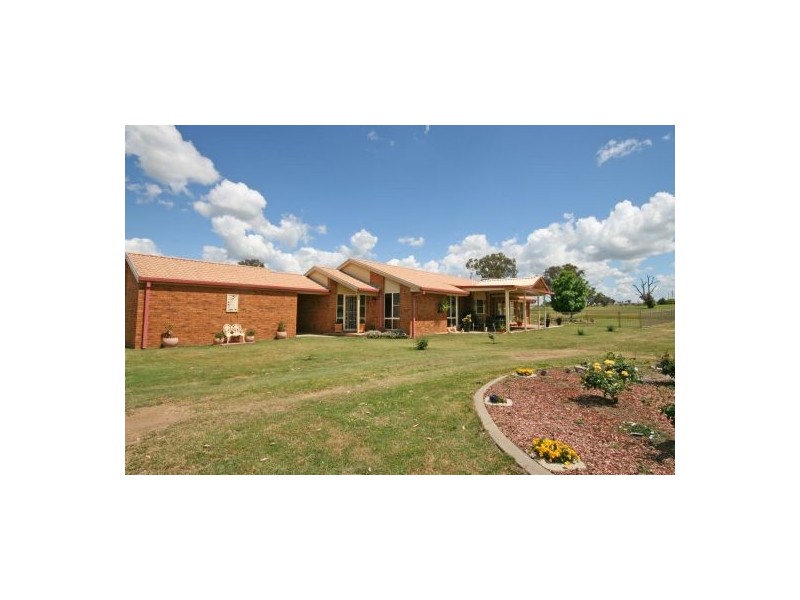 73 Greg Norman Drive, Tamworth NSW 2340