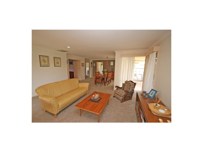 73 Greg Norman Drive, Tamworth NSW 2340