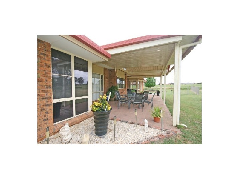 73 Greg Norman Drive, Tamworth NSW 2340