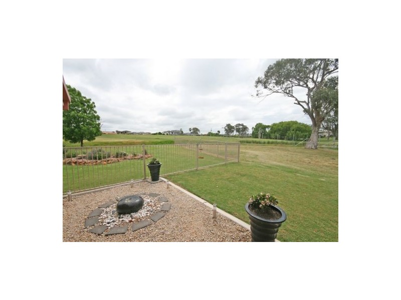 73 Greg Norman Drive, Tamworth NSW 2340