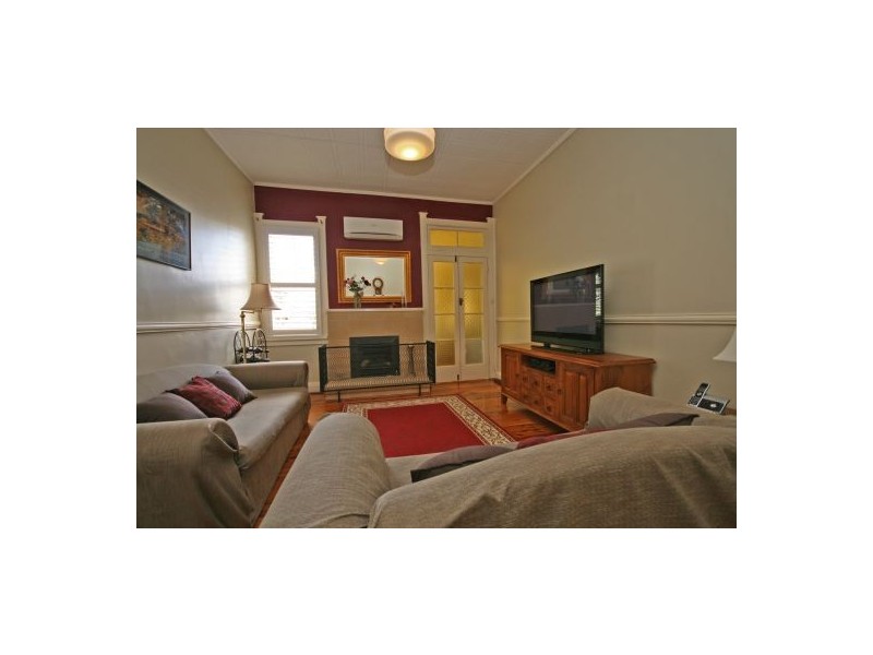 111 Fitzroy Street, Tamworth NSW 2340