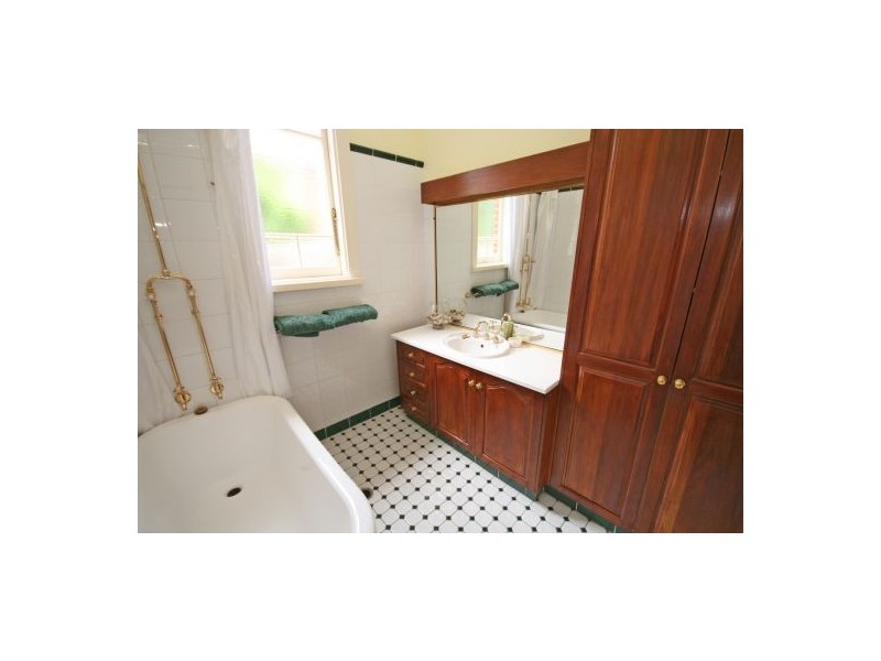 111 Fitzroy Street, Tamworth NSW 2340