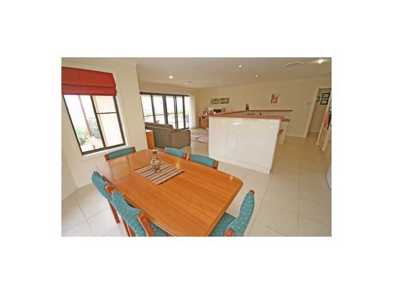 16 Ventnor Drive, Tamworth NSW 2340