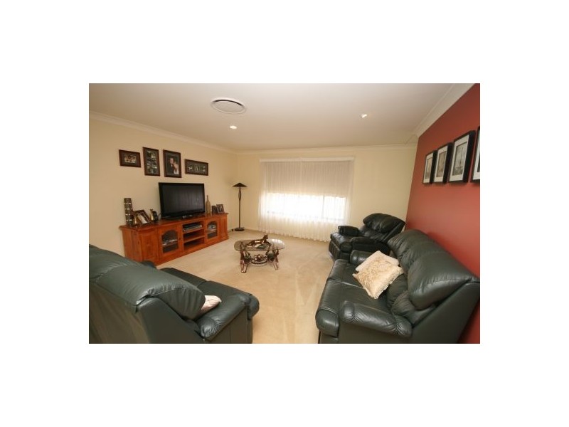 16 Ventnor Drive, Tamworth NSW 2340