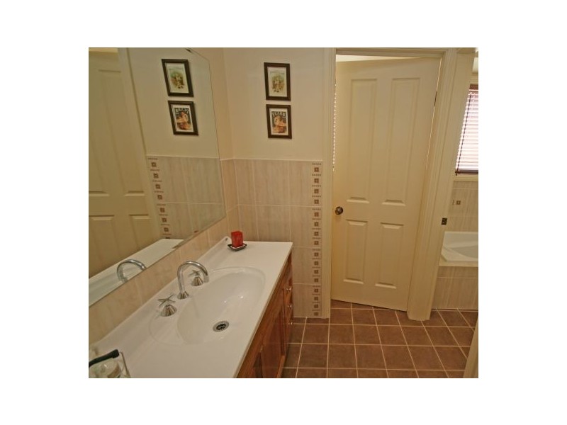 16 Ventnor Drive, Tamworth NSW 2340