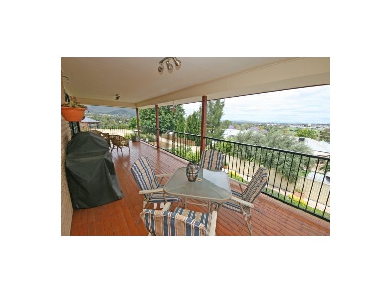 16 Ventnor Drive, Tamworth NSW 2340