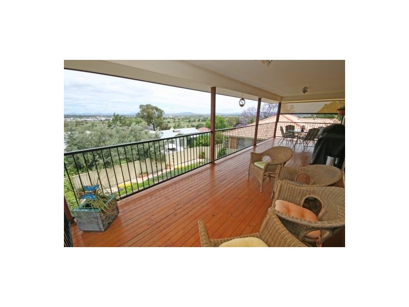 16 Ventnor Drive, Tamworth NSW 2340