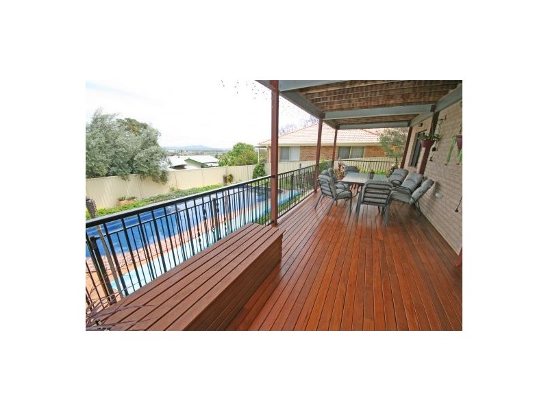 16 Ventnor Drive, Tamworth NSW 2340