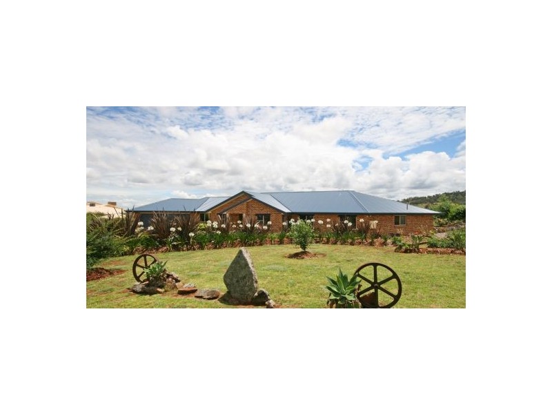 18 Browns Lane, Tamworth NSW 2340