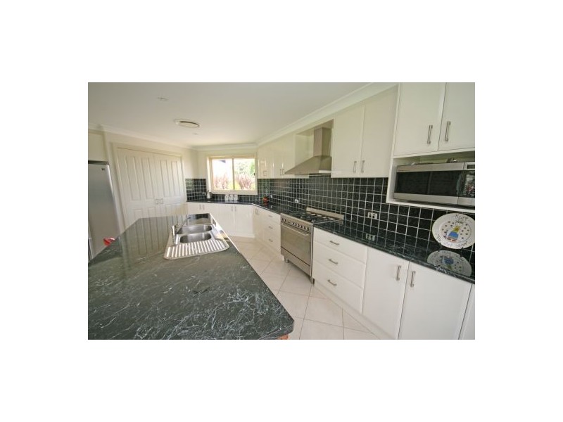 18 Browns Lane, Tamworth NSW 2340