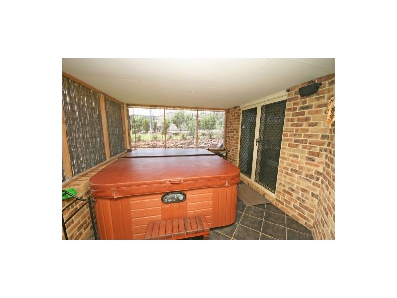 18 Browns Lane, Tamworth NSW 2340