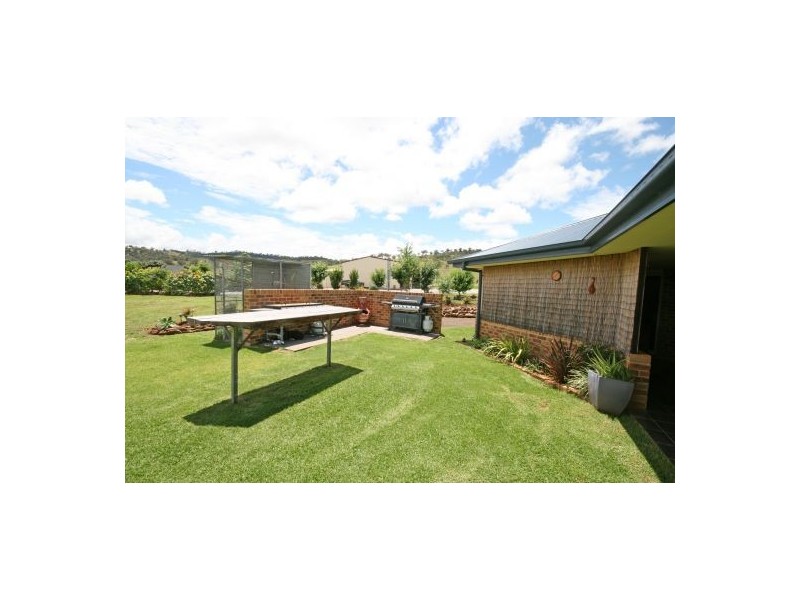 18 Browns Lane, Tamworth NSW 2340