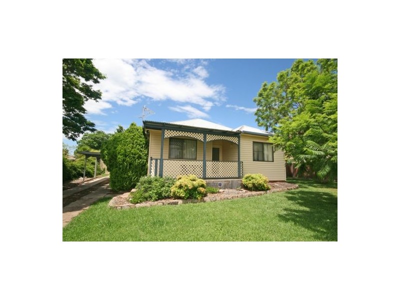 19 Edgeroy Street, Tamworth NSW 2340