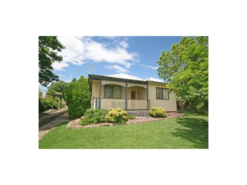 19 Edgeroy Street, Tamworth NSW 2340