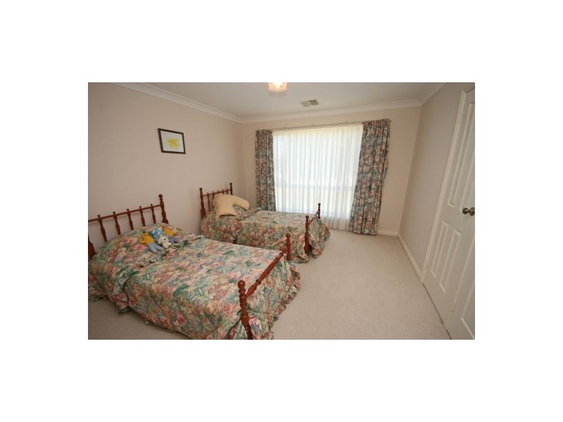 12 The Retreat, Tamworth NSW 2340