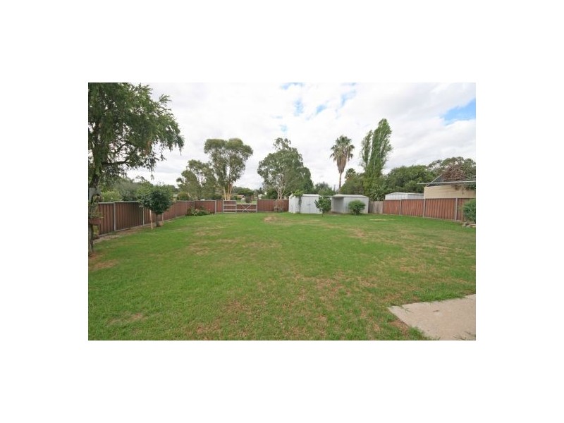 1 Privet Street, Kootingal NSW 2352