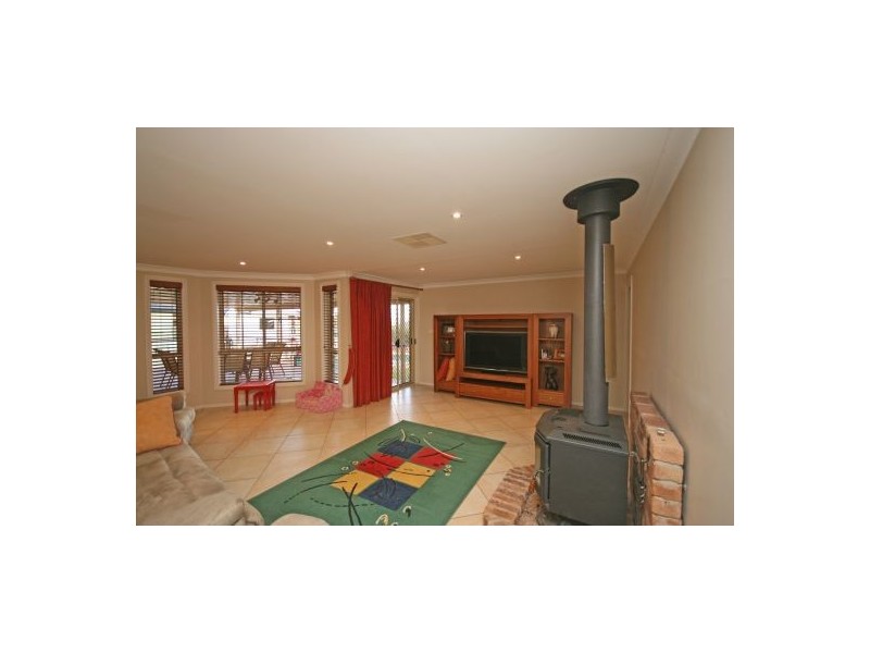 11 Merrinee Place, Tamworth NSW 2340