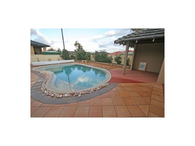 11 Merrinee Place, Tamworth NSW 2340