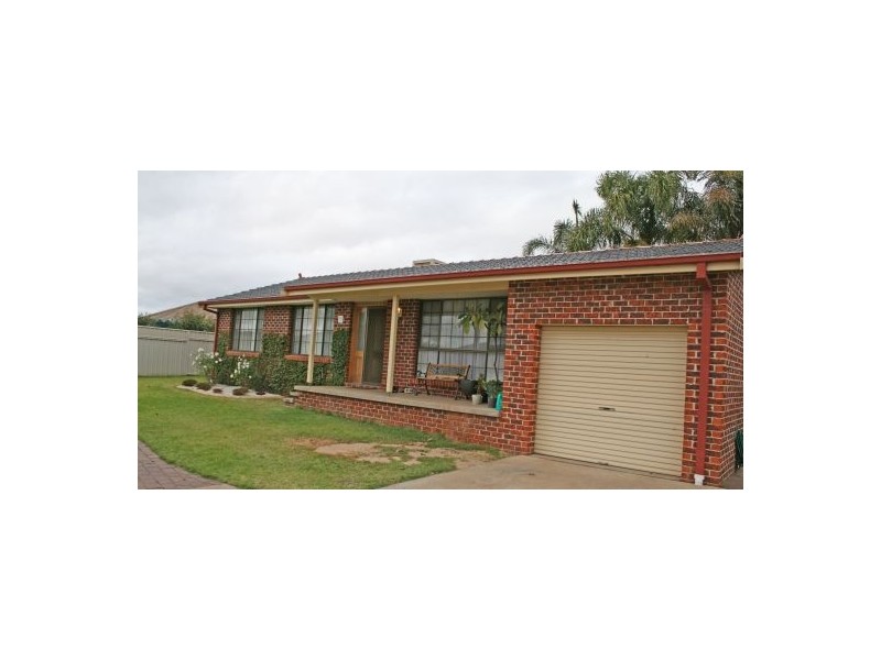 2/78 Harrier Parade, Tamworth NSW 2340