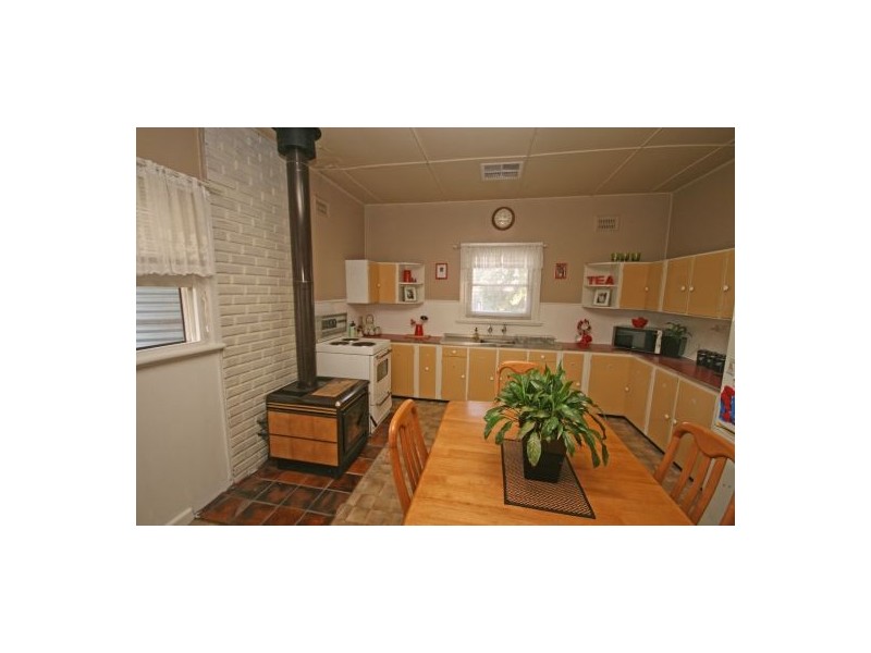 3 Denman Avenue, Kootingal NSW 2352