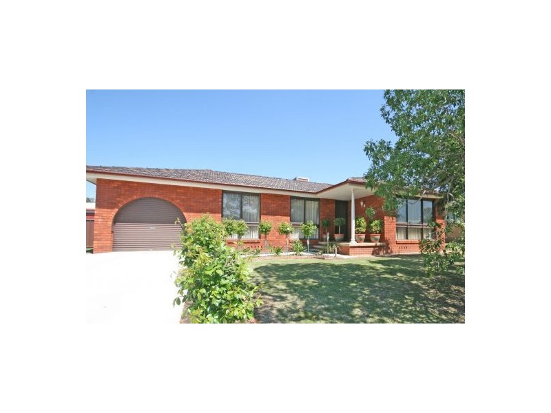 11 Harrier Parade, Tamworth NSW 2340