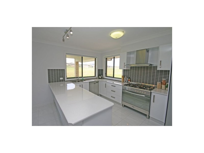 30 Sequoia Drive, Tamworth NSW 2340